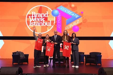 V­o­d­a­f­o­n­e­,­ ­v­o­l­e­y­b­o­l­d­a­k­i­ ­y­e­n­i­ ­s­p­o­n­s­o­r­l­u­ğ­u­n­u­ ­B­r­a­n­d­ ­W­e­e­k­ ­I­s­t­a­n­b­u­l­­d­a­ ­t­a­n­ı­t­t­ı­